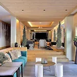 Montagnier B62, Indoor Pool And מלון