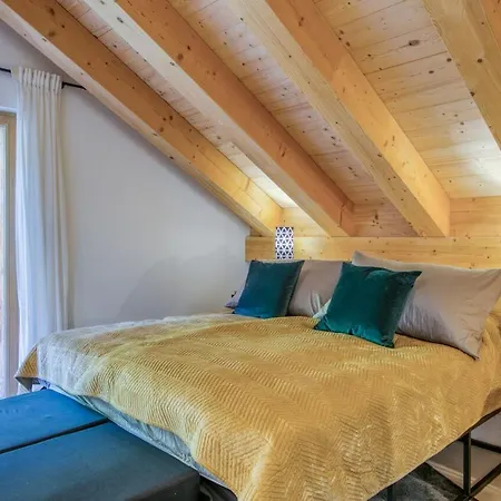 Montagnier B62, Indoor Pool And Otel *