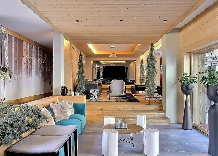 Montagnier B62, Indoor Pool And Hotel